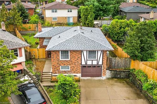 10 Krafty Crt, Hamilton, ON, L9C6R7 | Card Image