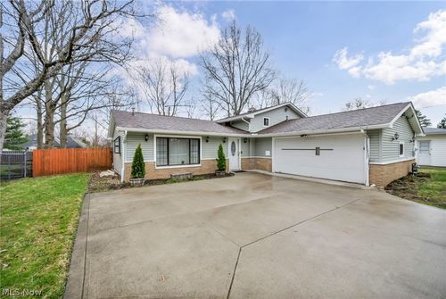 7647 Mccreary Rd, Seven Hills, OH, 44131-5803 | Card Image