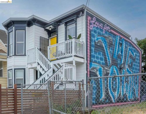 527 Chester St, Oakland, CA, 94607-1223 | Card Image