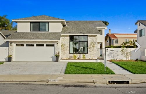 20942 Queens Park Ln, Huntington Beach, CA, 92646-6524 | Card Image