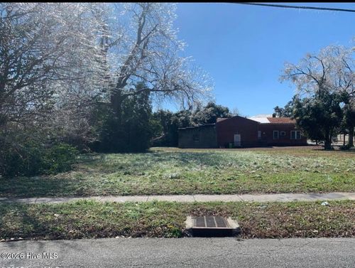 717 New St, New Bern, NC, 28560-4879 | Card Image