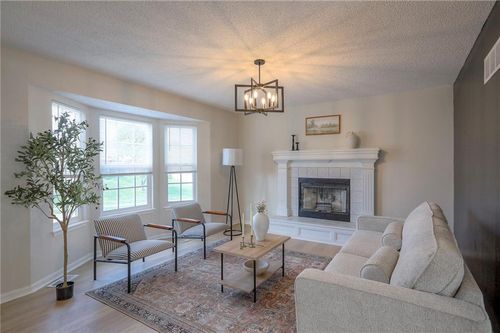 10615 N Ditman Ave, Kansas City, MO, 64157-1030 | Card Image