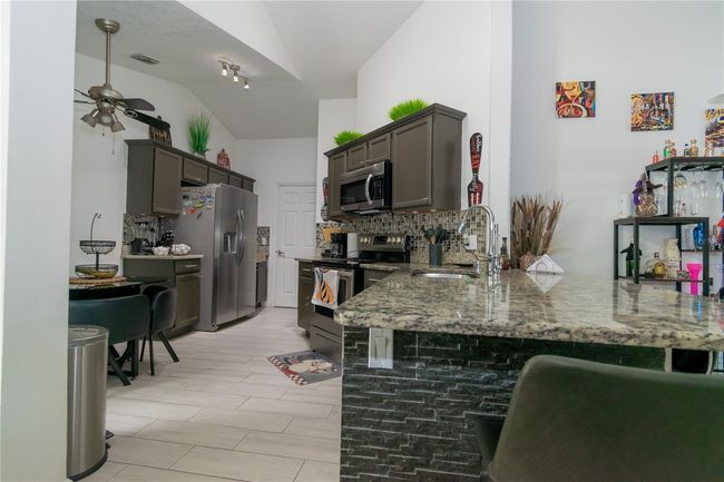 2822 Moultrie Creek Dr, House other with 3 bedrooms, 2 bathrooms and null parking in KISSIMMEE FL | Image 4