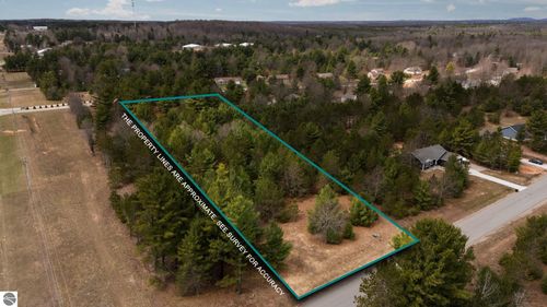 #32 Old Cabin Dr, Interlochen, MI, 49643 | Card Image