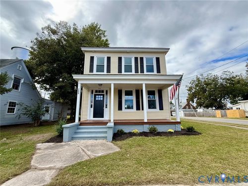 200 E Tennessee Ave, Crewe, VA, 23930-1920 | Card Image