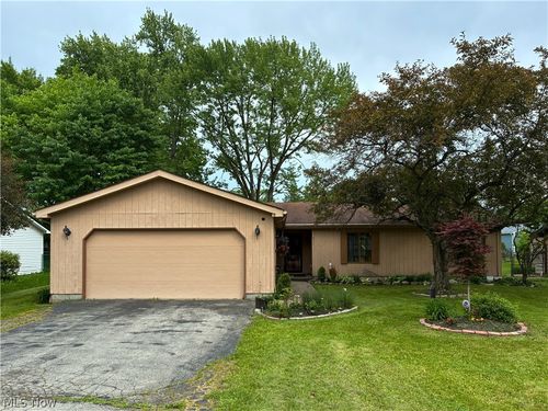 835 Cynthia Ct, Niles, OH, 44446-2715 | Card Image