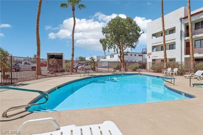 301 - 1381 E University Avenue, Condo with 1 bedrooms, 1 bathrooms and null parking in Las Vegas NV | Image 2