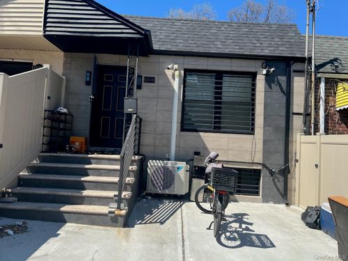 15319 111th Avenue, New York, NY, 11433 | Card Image