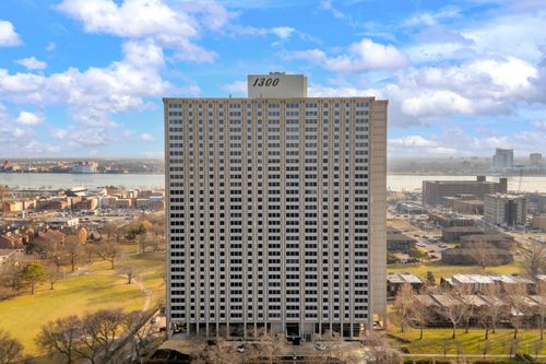 apt-209-1300 E Lafayette St, Detroit, MI, 48207-2918 | Card Image