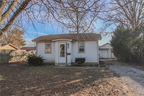 2015 10th Street, Charleston, IL, 61920 | Card Image