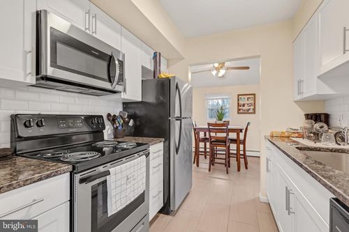 apt-c11-200 Spruce St, DOYLESTOWN, PA, 18901-3852 | Card Image