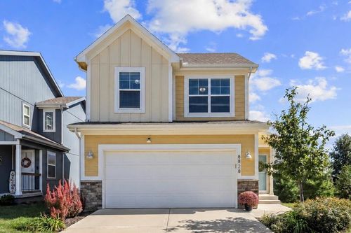 8828 9th St, Blue Springs, MO, 64064-7839 | Card Image