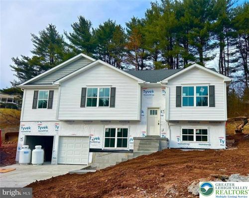 9 Country Club Rd, Ashland, PA, 17921-9044 | Card Image