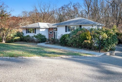 40 Minkel Rd, Ossining, NY, 10562-2131 | Card Image