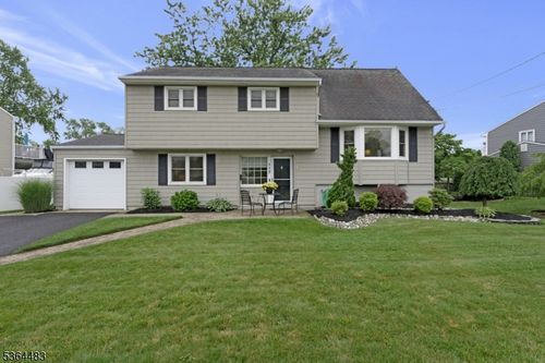 117 Osceola Ave, Middlesex, NJ, 08846-1807 | Card Image