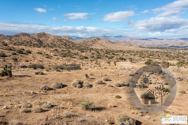 57795 Santa Barbara Dr, House other with 2 bedrooms, 2 bathrooms and 10 parking in Yucca Valley CA | Image 54