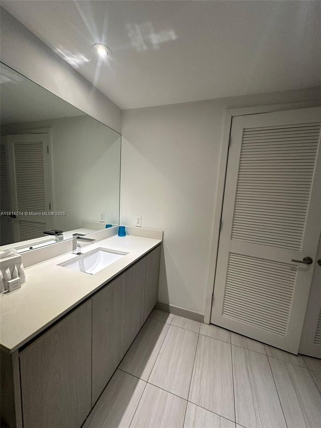 R1707 - 4010 S Ocean Dr, Condo with 2 bedrooms, 2 bathrooms and null parking in Hollywood FL | Image 8