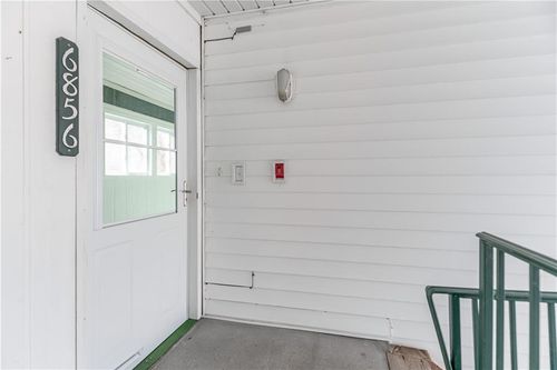 6856 N Olive St, Gladstone, MO, 64118-2893 | Card Image