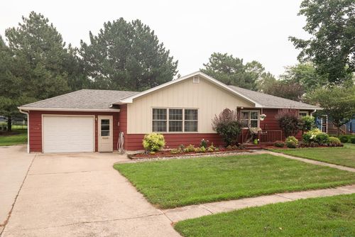 513 Delaware Ave Nw, Orange City, IA, 51041 | Card Image