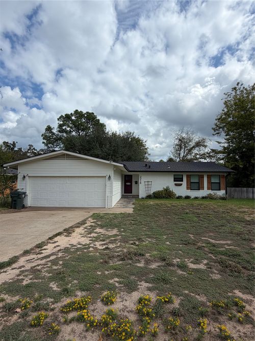 2216 Crestwood Dr, Tyler, TX, 75701-6005 | Card Image
