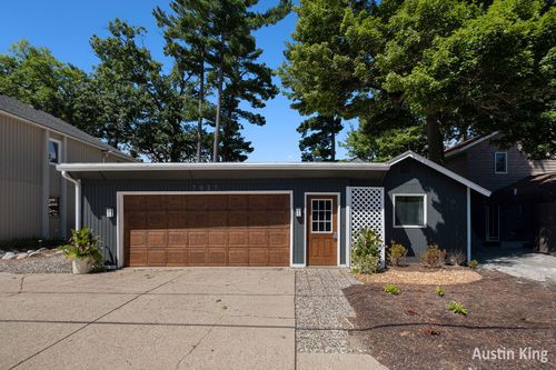 7027 Goldenrod Ave Ne, Rockford, MI, 49341-8547 | Card Image