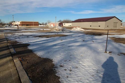 000 Lake St, Spirit Lake, IA, 51360 | Card Image