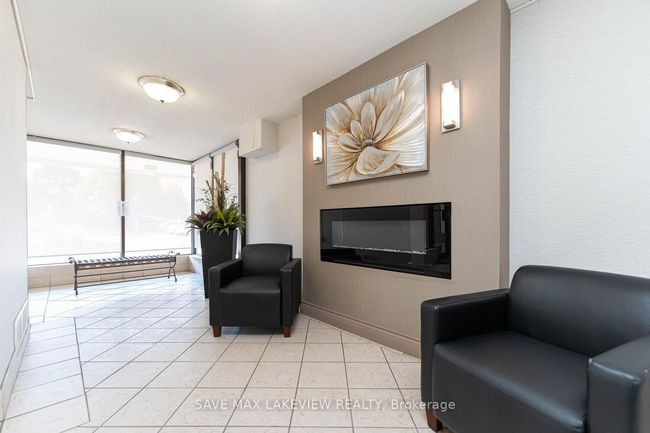 104 - 18 Knightsbridge Rd, Condo with 3 bedrooms, 2 bathrooms and null parking in Brampton ON | Image 5