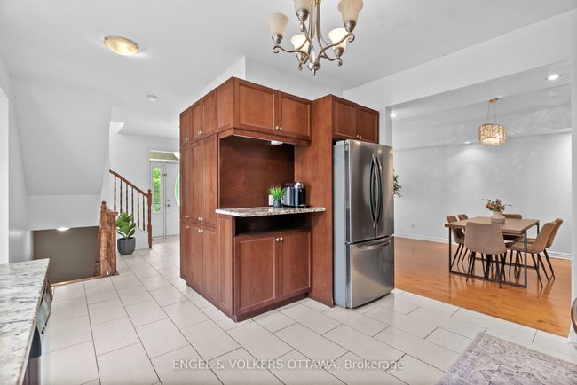 182 Meandering Brook Dr, House attached with 4 bedrooms, 4 bathrooms and 2 parking in Gloucester ON | Image 17