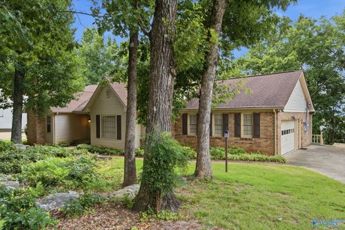 815 Baylor Dr Se, Huntsville, AL, 35802-1903 | Card Image