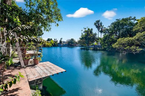 1594 W 73rd St, Hialeah, FL, 33014-3835 | Card Image