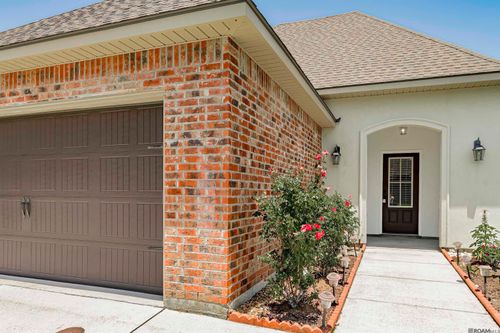 16255 White Rose Dr, Baton Rouge, LA, 70817-4121 | Card Image