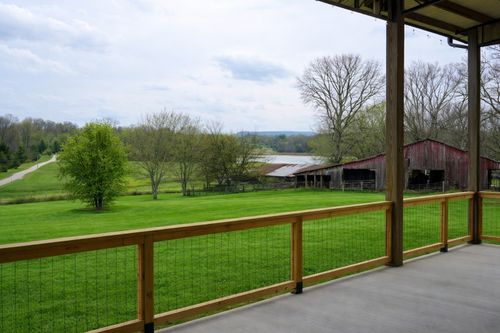 94 Eagle View Ln, McMinnville, TN, 37110-5574 | Card Image
