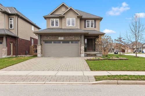 661 Tennent Ave, London, ON, N5X0L2 | Card Image