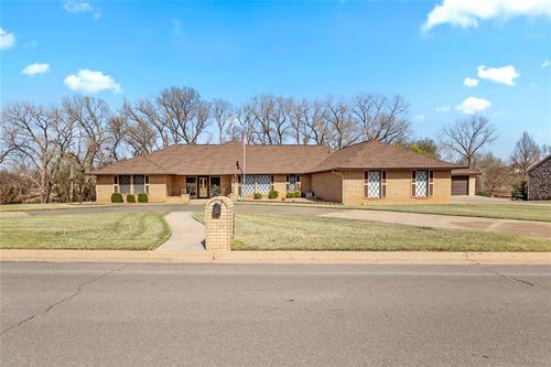 2400 Sunset Dr, Clinton, OK, 73601-2902 | Card Image