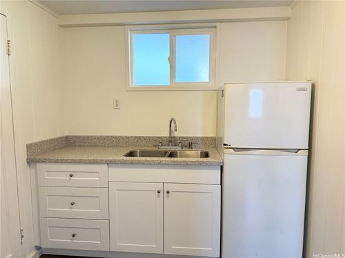2813 Puumele Pl, Honolulu, HI, 96817-1421 | Card Image
