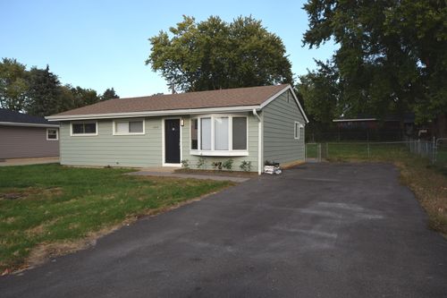 2408 Driftwood Dr, Holiday Hills, IL, 60051-9122 | Card Image