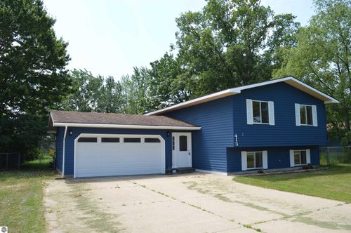 413 Norway St, Kalkaska, MI, 49646-9447 | Card Image