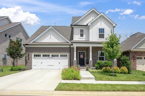 540 Triple Crown Cir, Gallatin, TN, 37066-2595 | Card Image