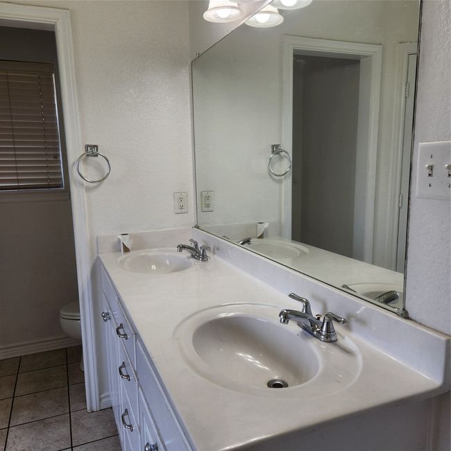 Dual sinks | Image 14