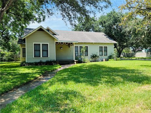 629 W Henrietta Ave, Kingsville, TX, 78363-4321 | Card Image