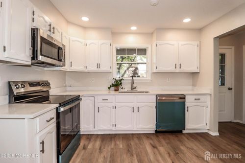 8 Benjamin Franklin Dr, Monroe, NJ, 08831 | Card Image