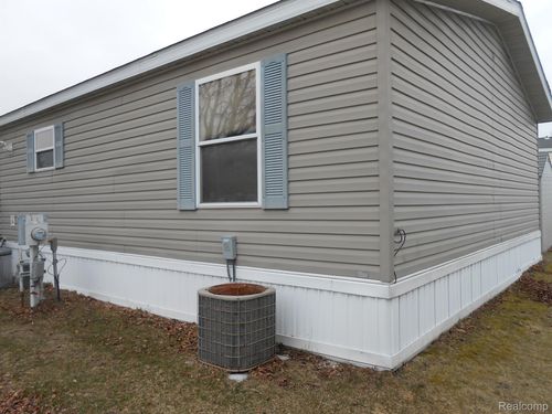 512 Pebble Ln, Port Sanilac, MI, 48469-9777 | Card Image