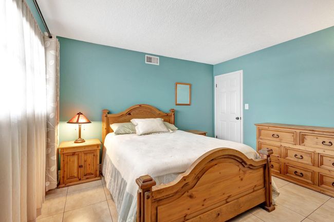 APT-503 - 301 Lake Shore Dr, Condo with 2 bedrooms, 2 bathrooms and null parking in Lake Park FL | Image 28