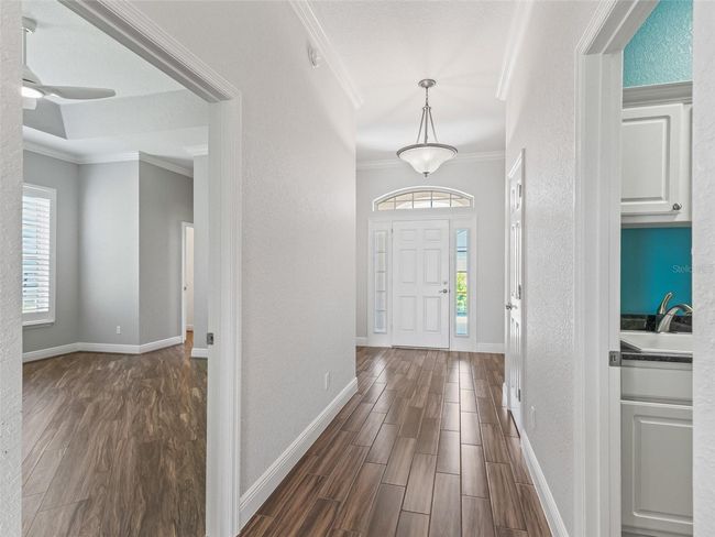 Foyer w/Plank Tile floor | Image 8