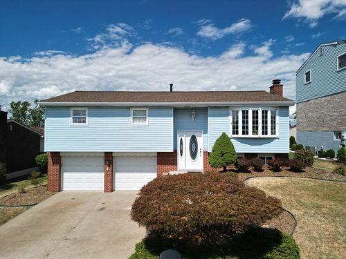 3052 Greenridge Dr, Verona, PA, 15147-2222 | Card Image