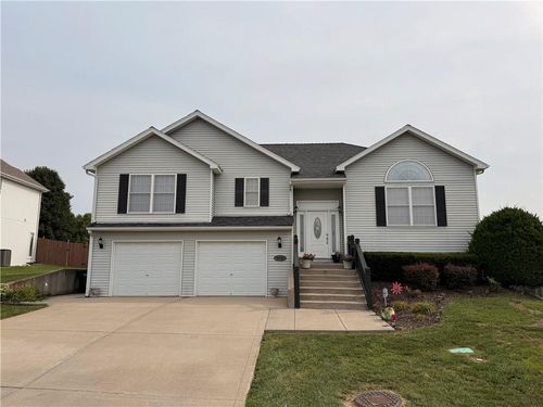 2150 Shenandoah Dr, Leavenworth, KS, 66048-6533 | Card Image