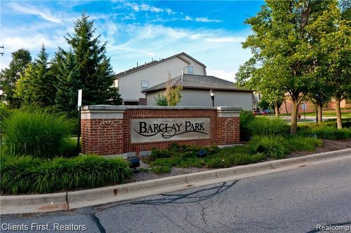 2825 Barclay Way, Ann Arbor, MI, 48105-9460 | Card Image