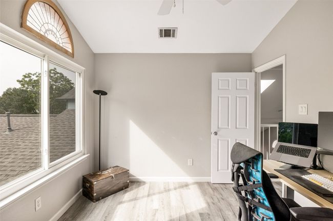 Guest room upstairs | Image 24