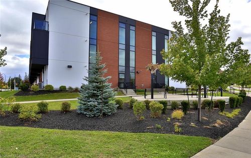 118-5 Wake Robin Dr, Kitchener, ON, N2E0H6 | Card Image