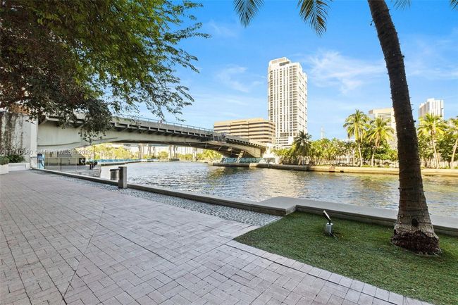 APT-3111 - 185 Sw 7 Th St, Condo with 3 bedrooms, 3 bathrooms and null parking in Miami FL | Image 31